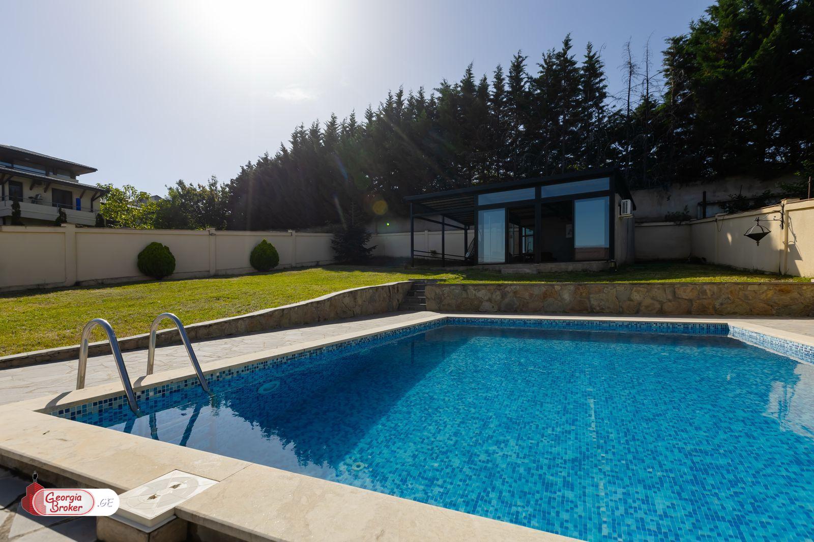 იყიდება ახალი გარემონტებული 6 ოთახიანი სახლი