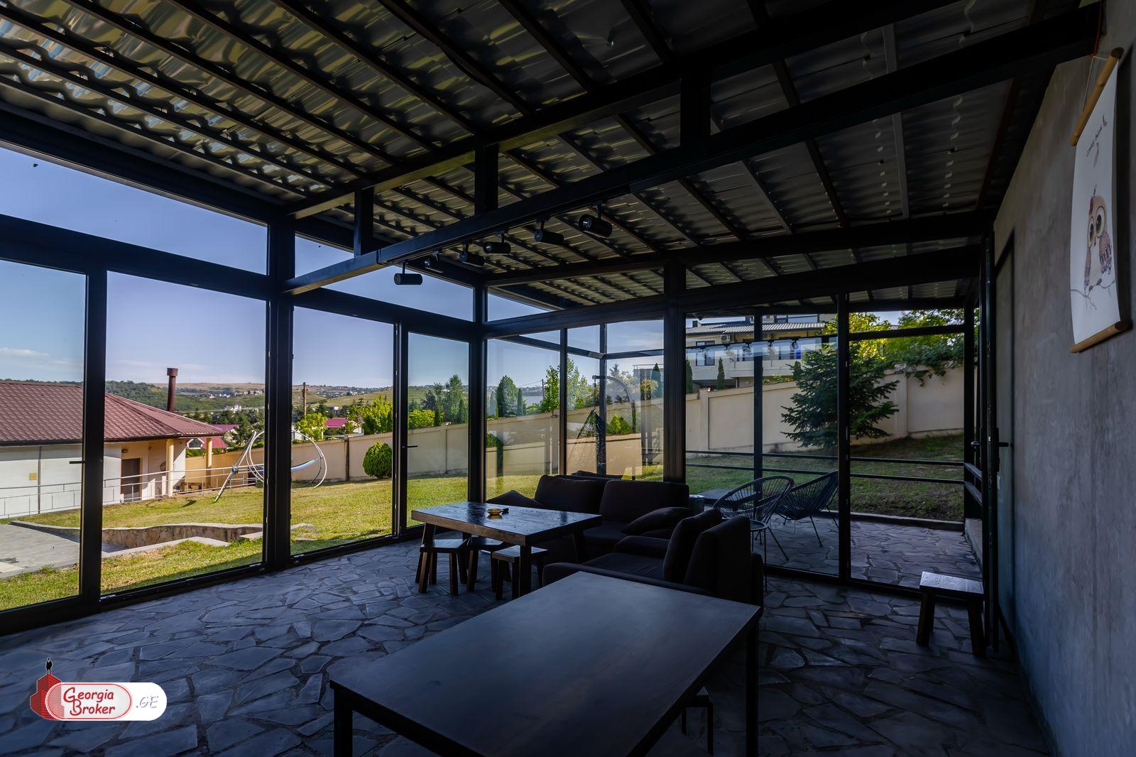 იყიდება ახალი გარემონტებული 6 ოთახიანი სახლი