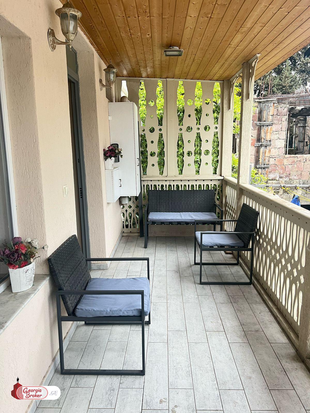 იყიდება ახალი გარემონტებული 5 ოთახიანი ბინა