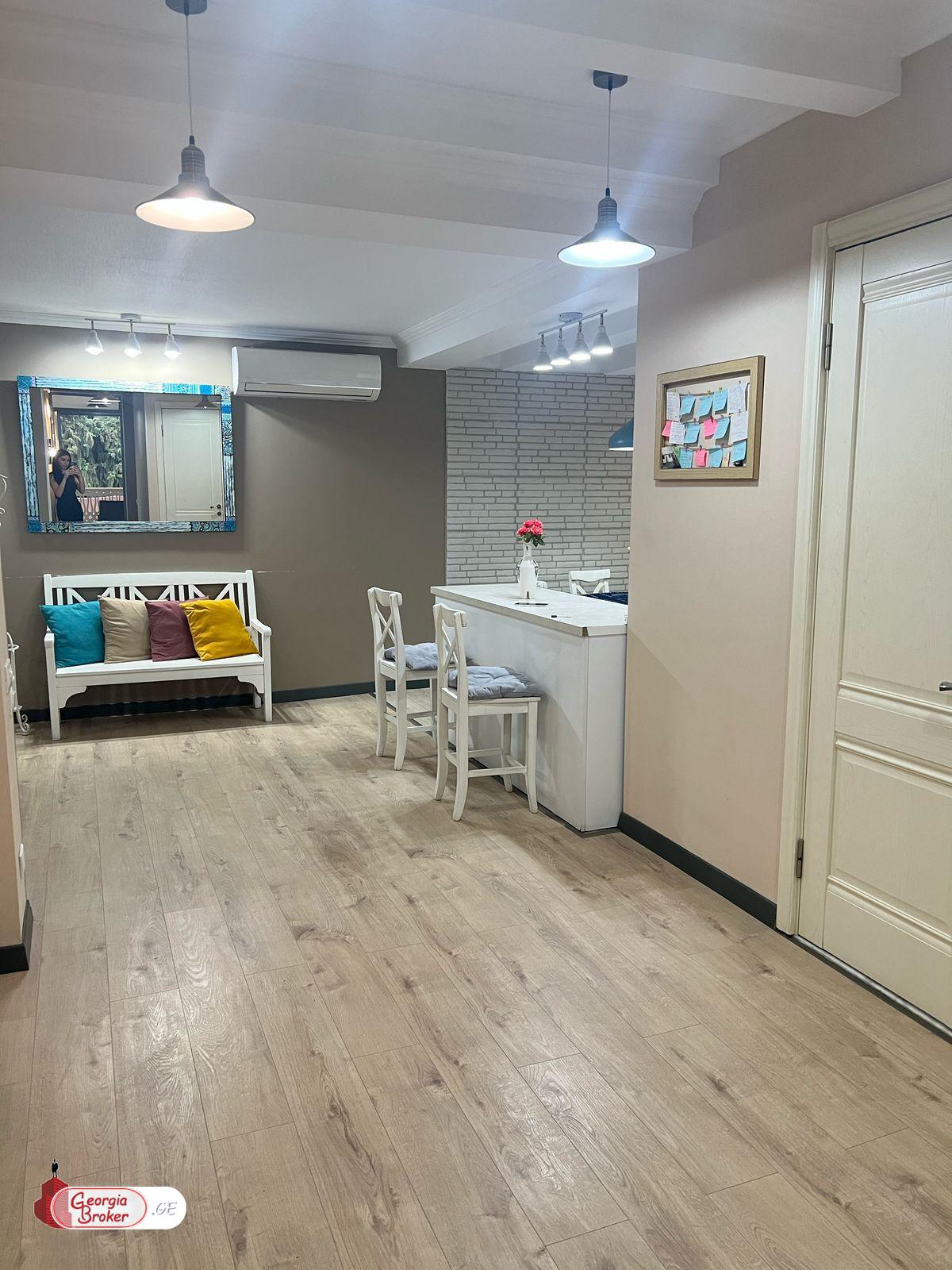 იყიდება ახალი გარემონტებული 5 ოთახიანი ბინა