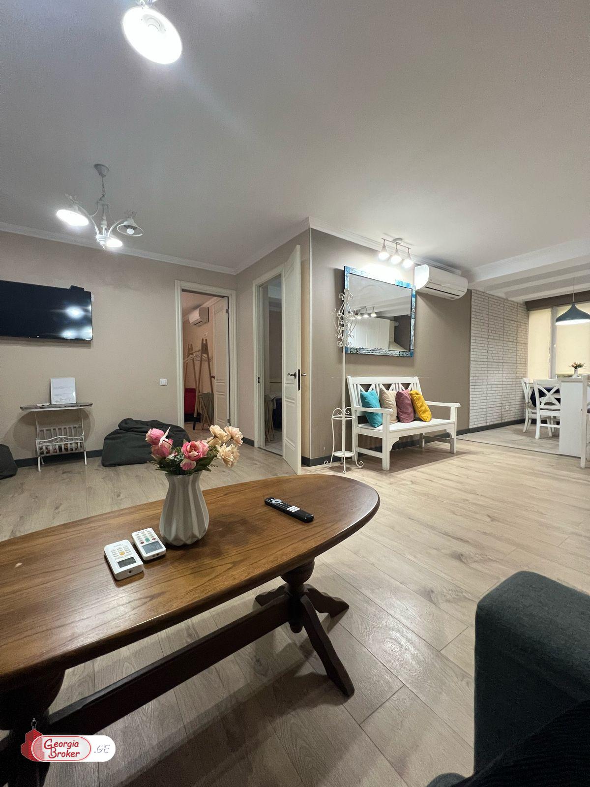 იყიდება ახალი გარემონტებული 5 ოთახიანი ბინა