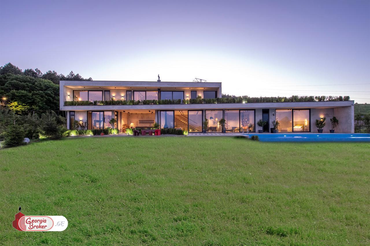 იყიდება ახალი გარემონტებული 10 ოთახიანი სახლი