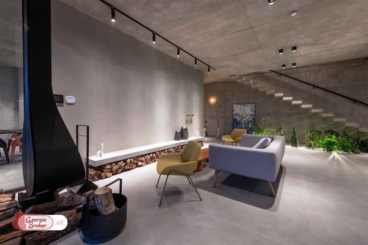 იყიდება ახალი გარემონტებული 10 ოთახიანი სახლი