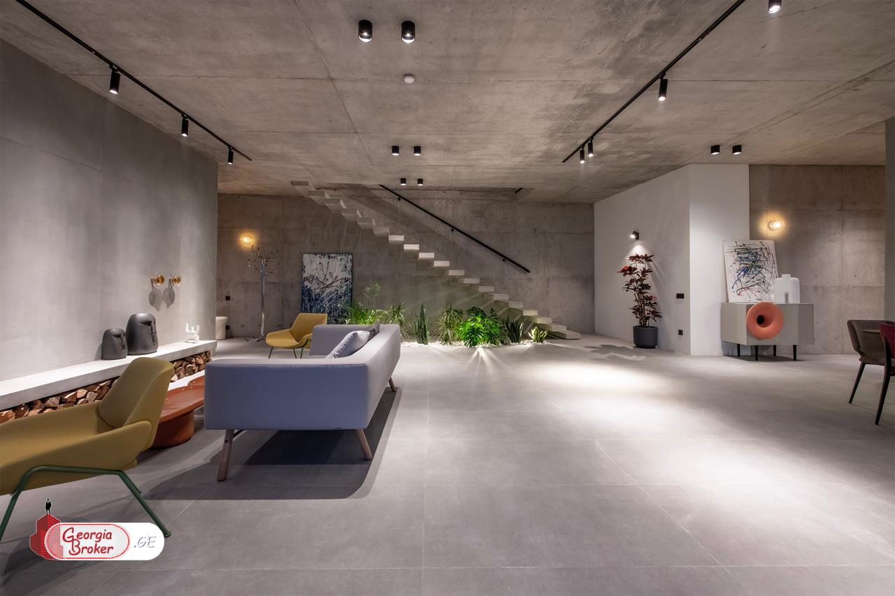 იყიდება ახალი გარემონტებული 10 ოთახიანი სახლი