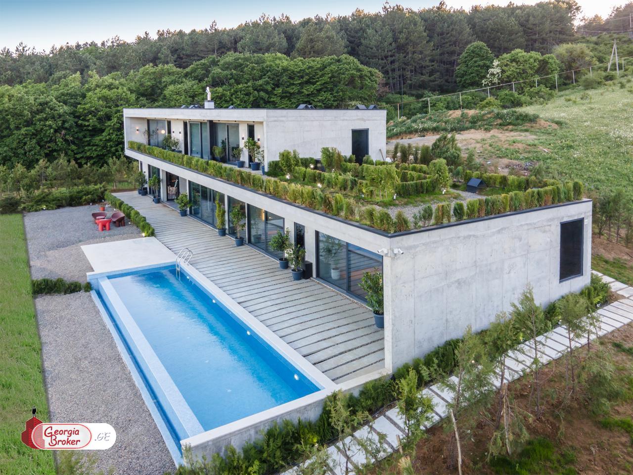 იყიდება ახალი გარემონტებული 10 ოთახიანი სახლი