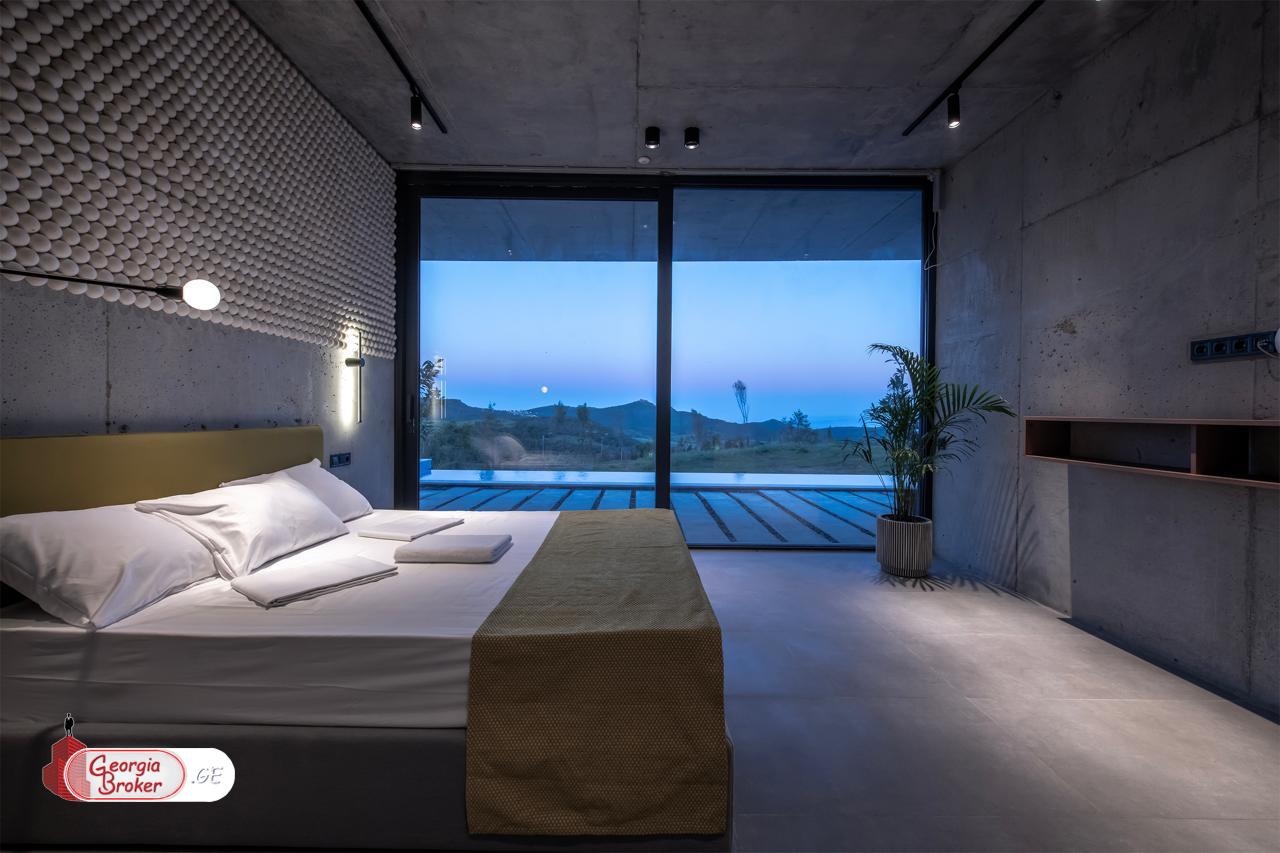 იყიდება ახალი გარემონტებული 10 ოთახიანი სახლი