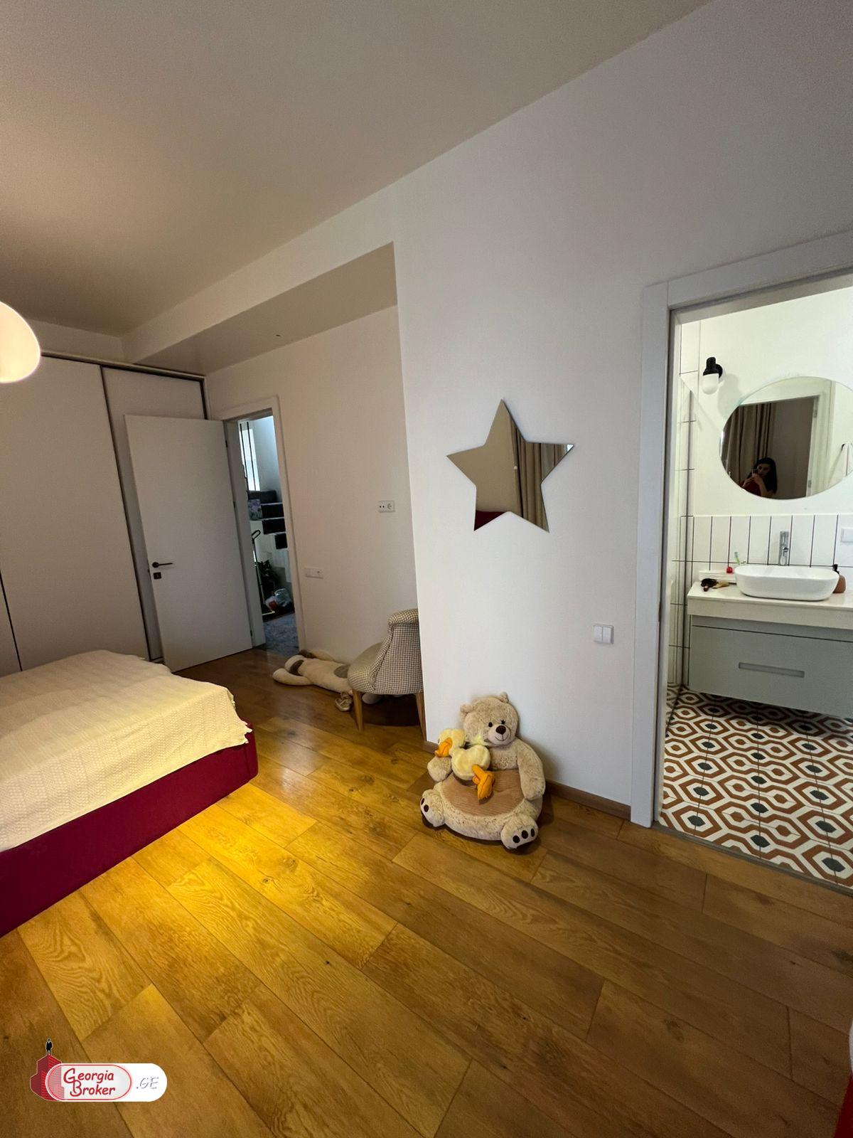 იყიდება ახალი გარემონტებული 7 ოთახიანი სახლი