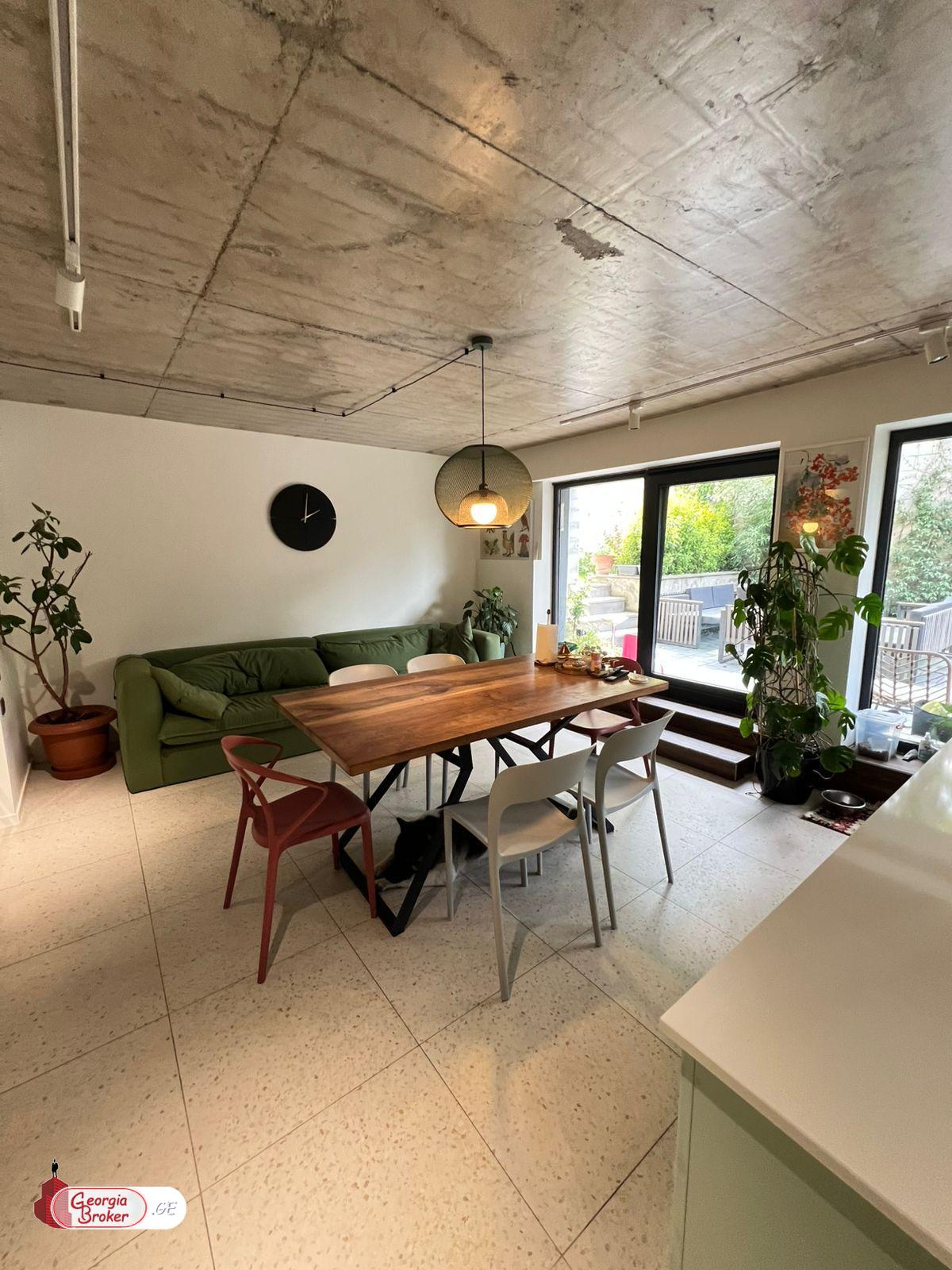 იყიდება ახალი გარემონტებული 7 ოთახიანი სახლი