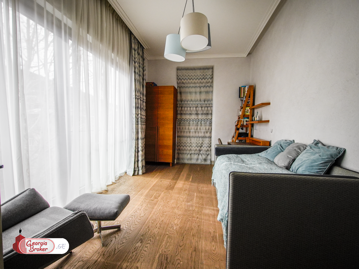 ქირავდება ახალი გარემონტებული 5 ოთახიანი ბინა