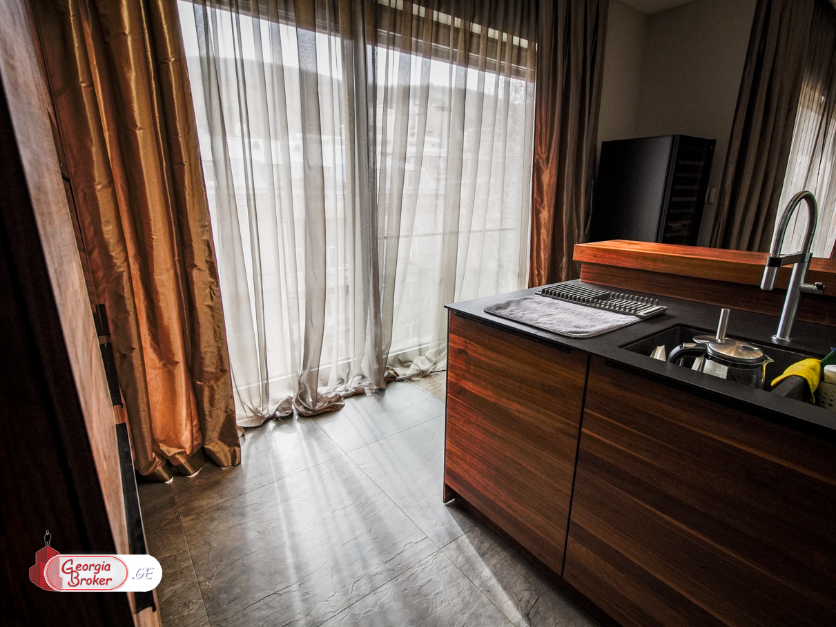 ქირავდება ახალი გარემონტებული 5 ოთახიანი ბინა