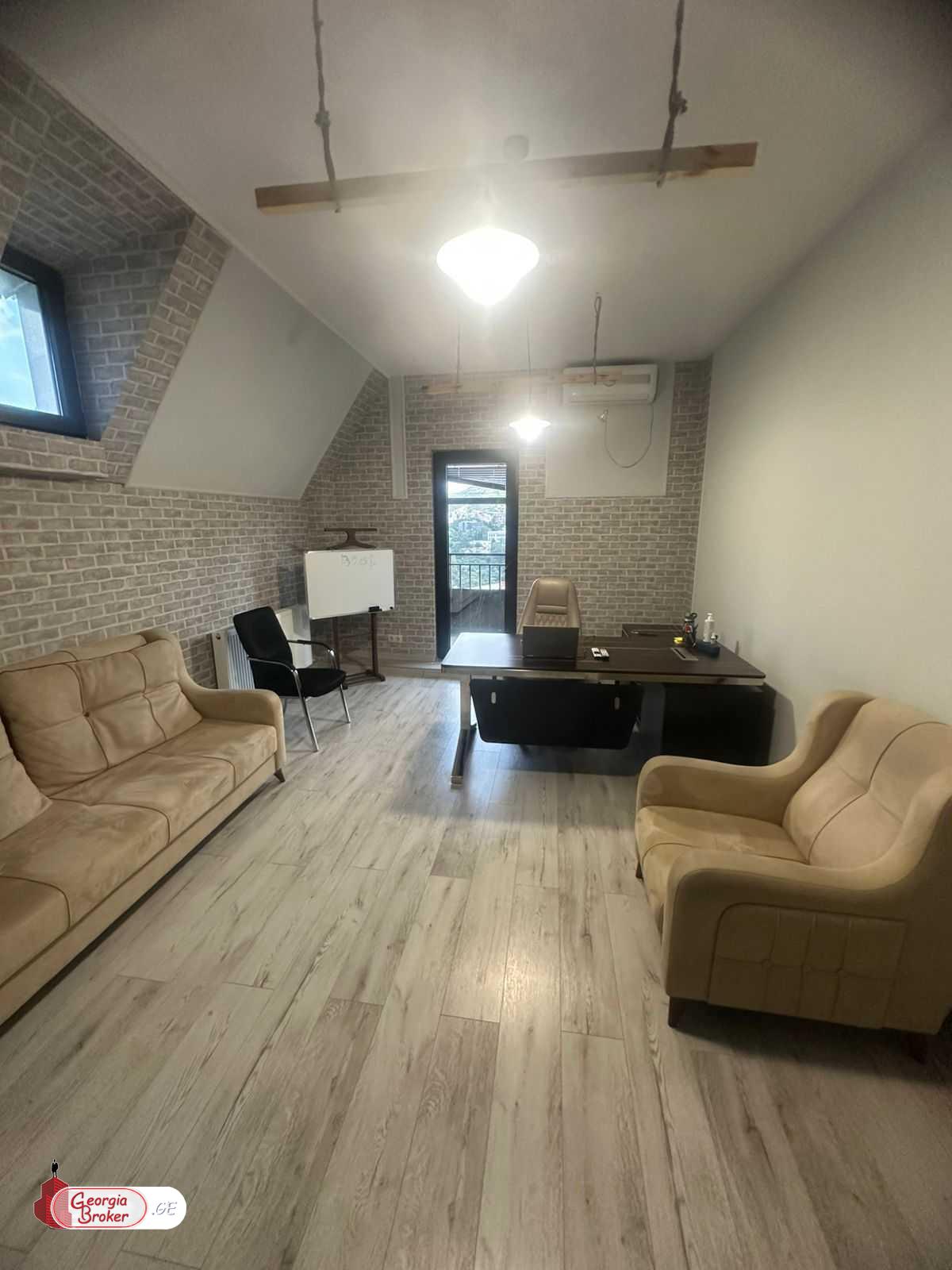 იყიდება ახალი გარემონტებული 6 ოთახიანი ბინა