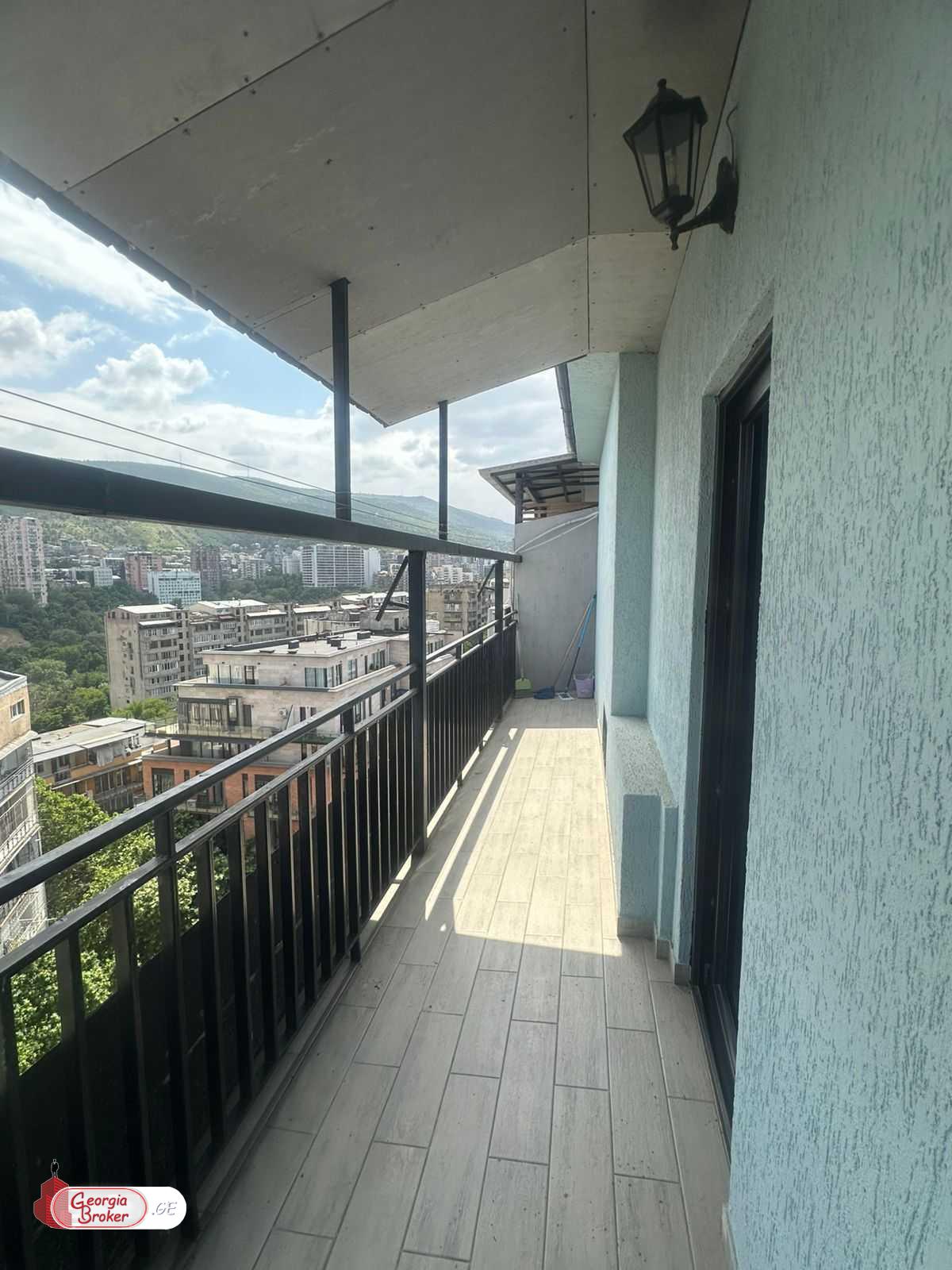 იყიდება ახალი გარემონტებული 6 ოთახიანი ბინა