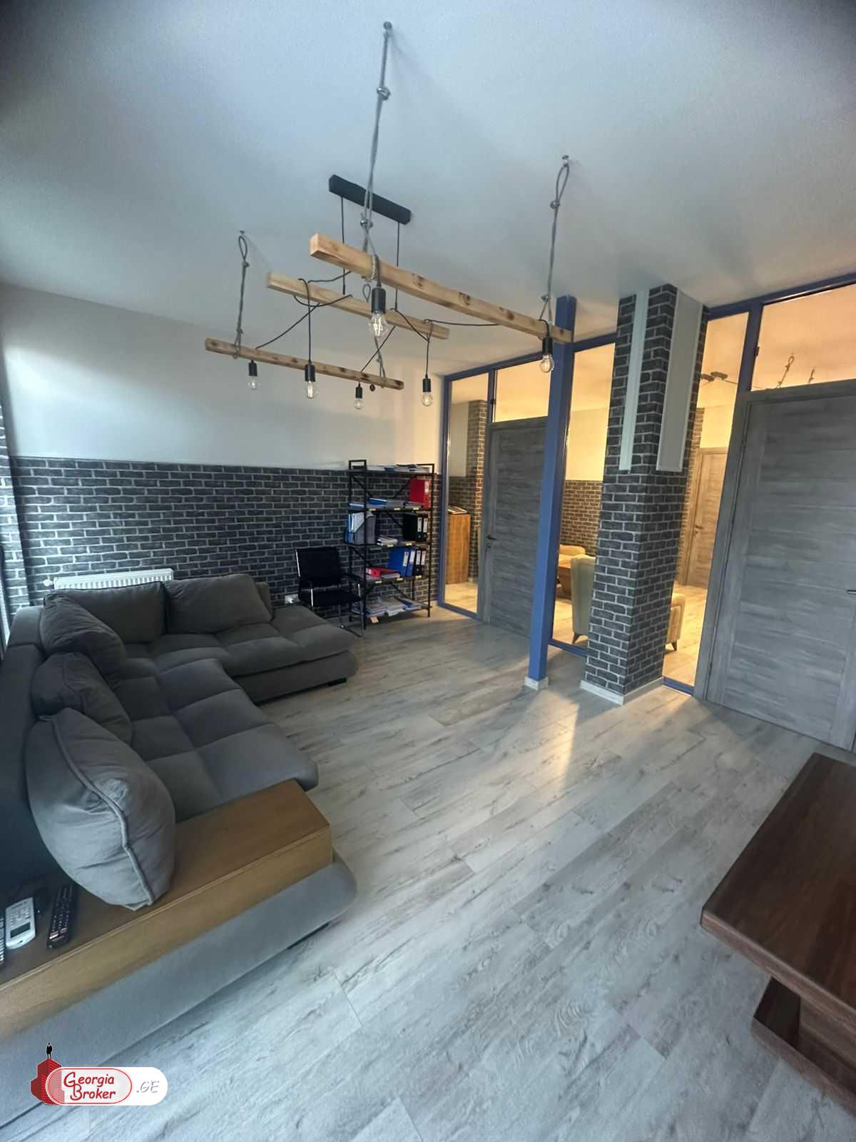 იყიდება ახალი გარემონტებული 6 ოთახიანი ბინა