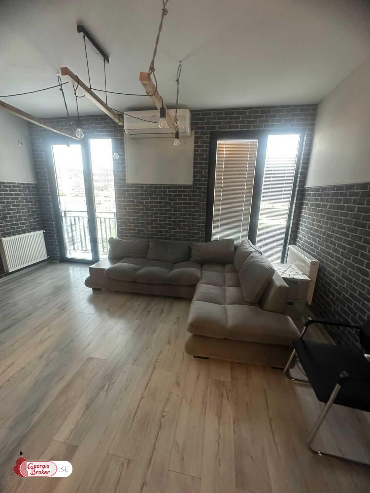 იყიდება ახალი გარემონტებული 6 ოთახიანი ბინა