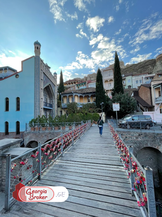 იყიდება ახალი გარემონტებული 4 ოთახიანი ბინა