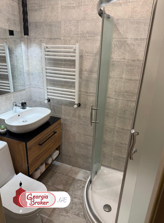 იყიდება ახალი გარემონტებული 4 ოთახიანი ბინა