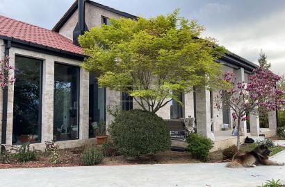 იყიდება ახალი გარემონტებული 5 ოთახიანი სახლი