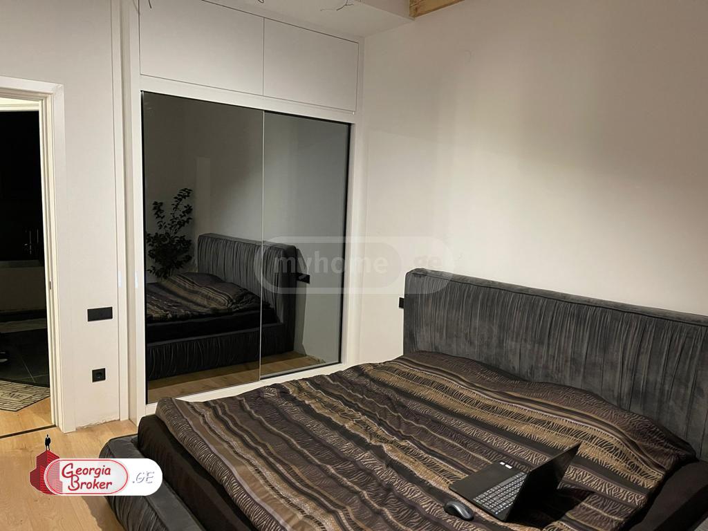 იყიდება ახალი გარემონტებული 5 ოთახიანი სახლი