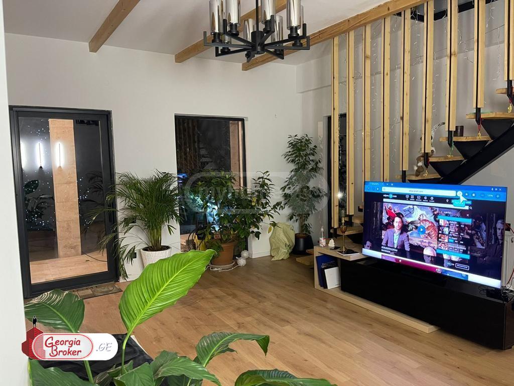 იყიდება ახალი გარემონტებული 5 ოთახიანი სახლი