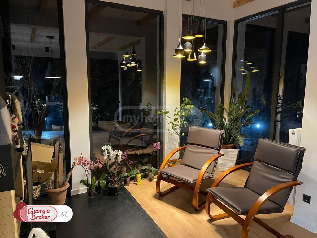 იყიდება ახალი გარემონტებული 5 ოთახიანი სახლი