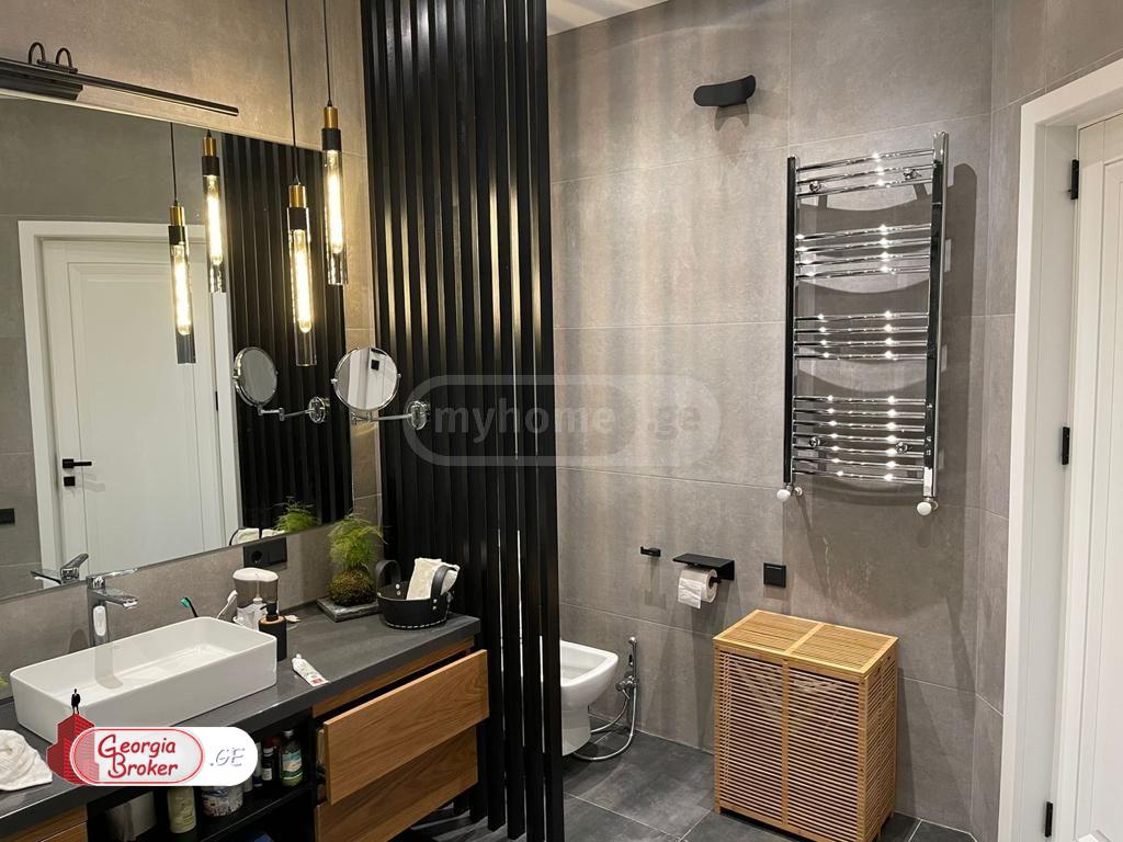 იყიდება ახალი გარემონტებული 5 ოთახიანი სახლი