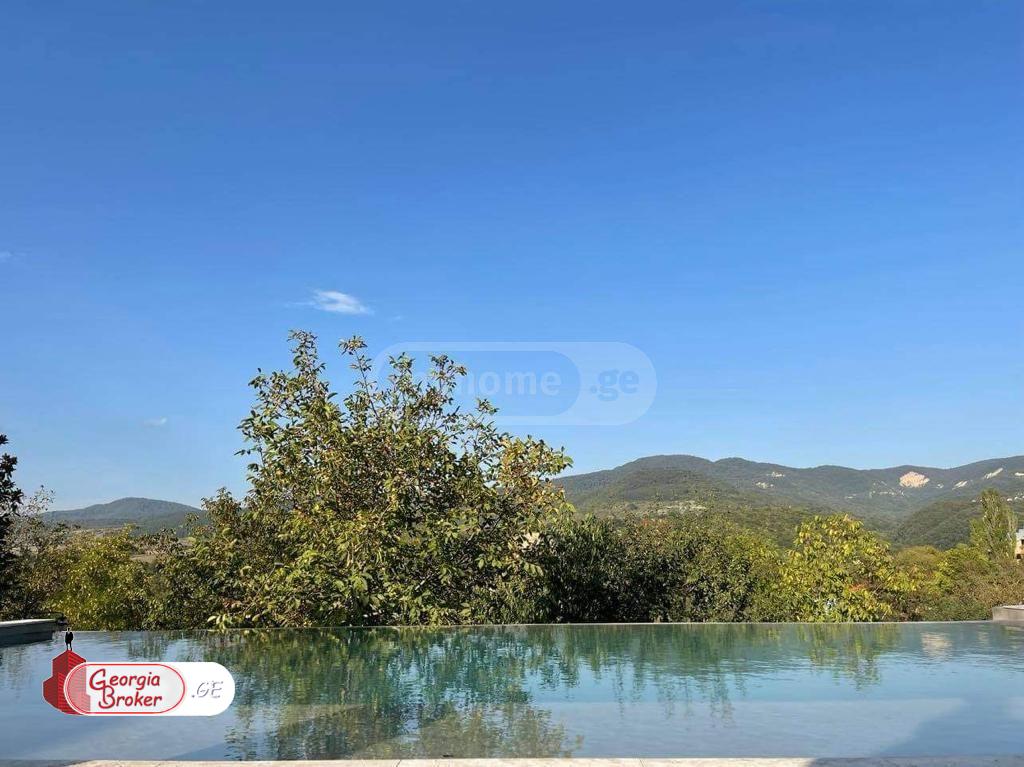 იყიდება ახალი გარემონტებული 5 ოთახიანი სახლი