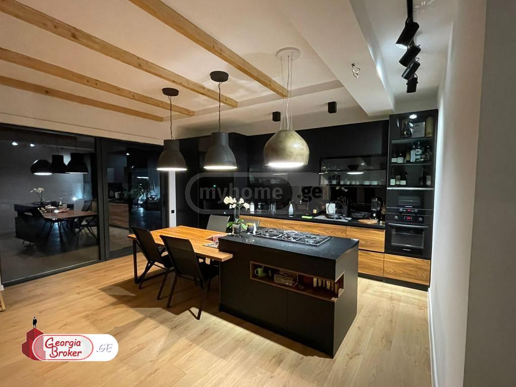 იყიდება ახალი გარემონტებული 5 ოთახიანი სახლი