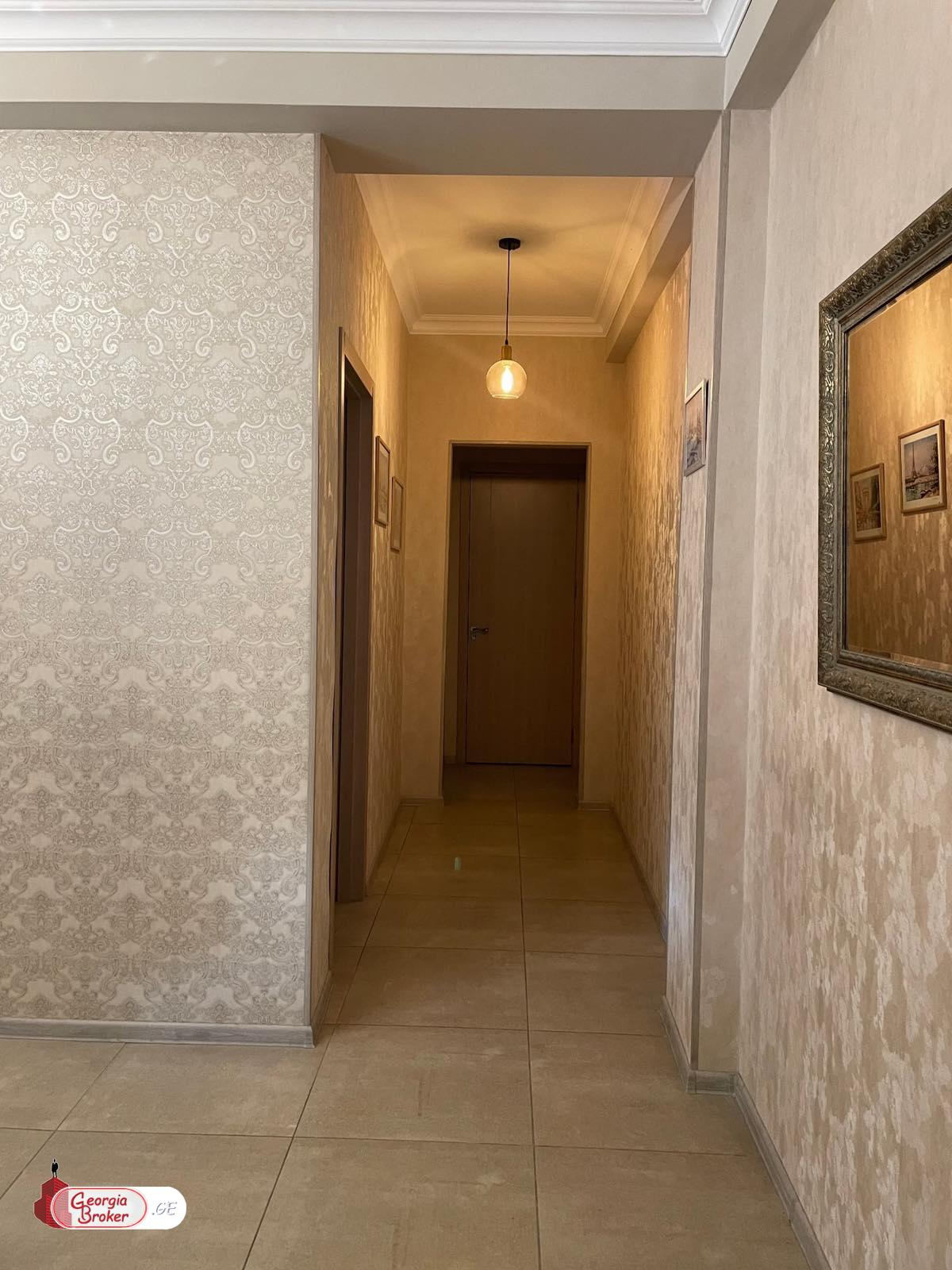 продается квартира с новым ремонтом 3-комнаты