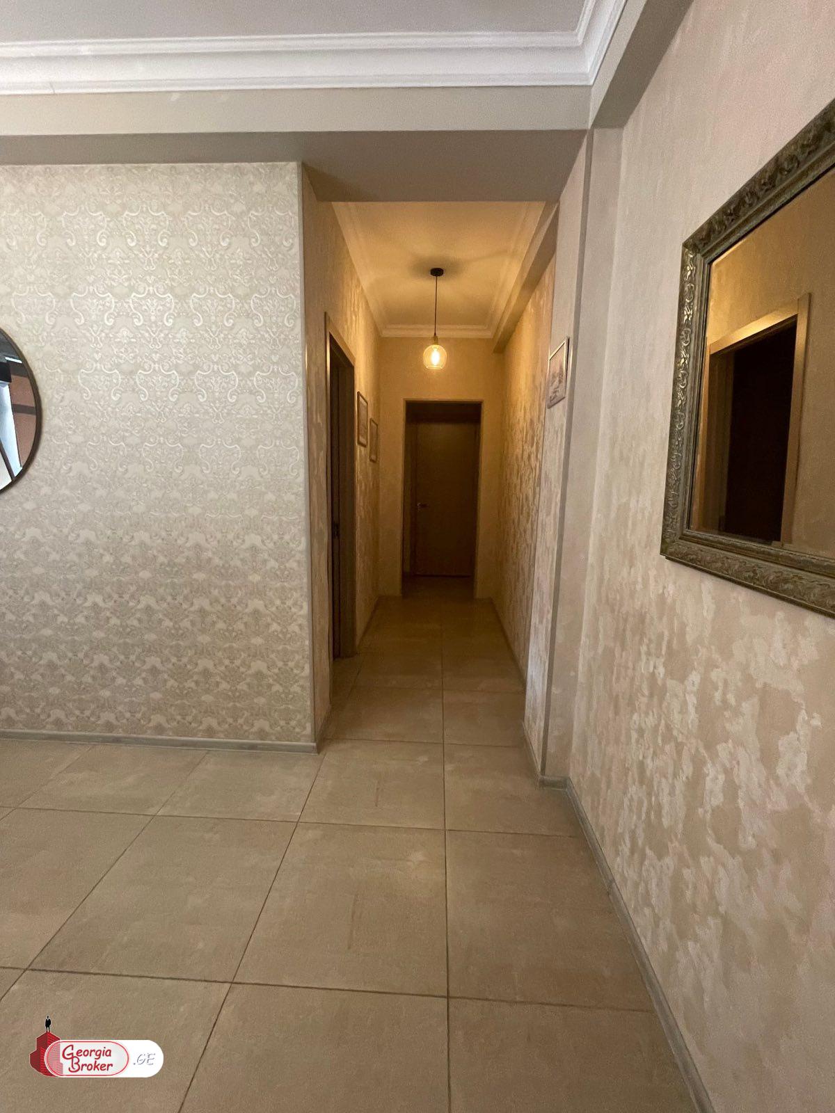 продается квартира с новым ремонтом 3-комнаты