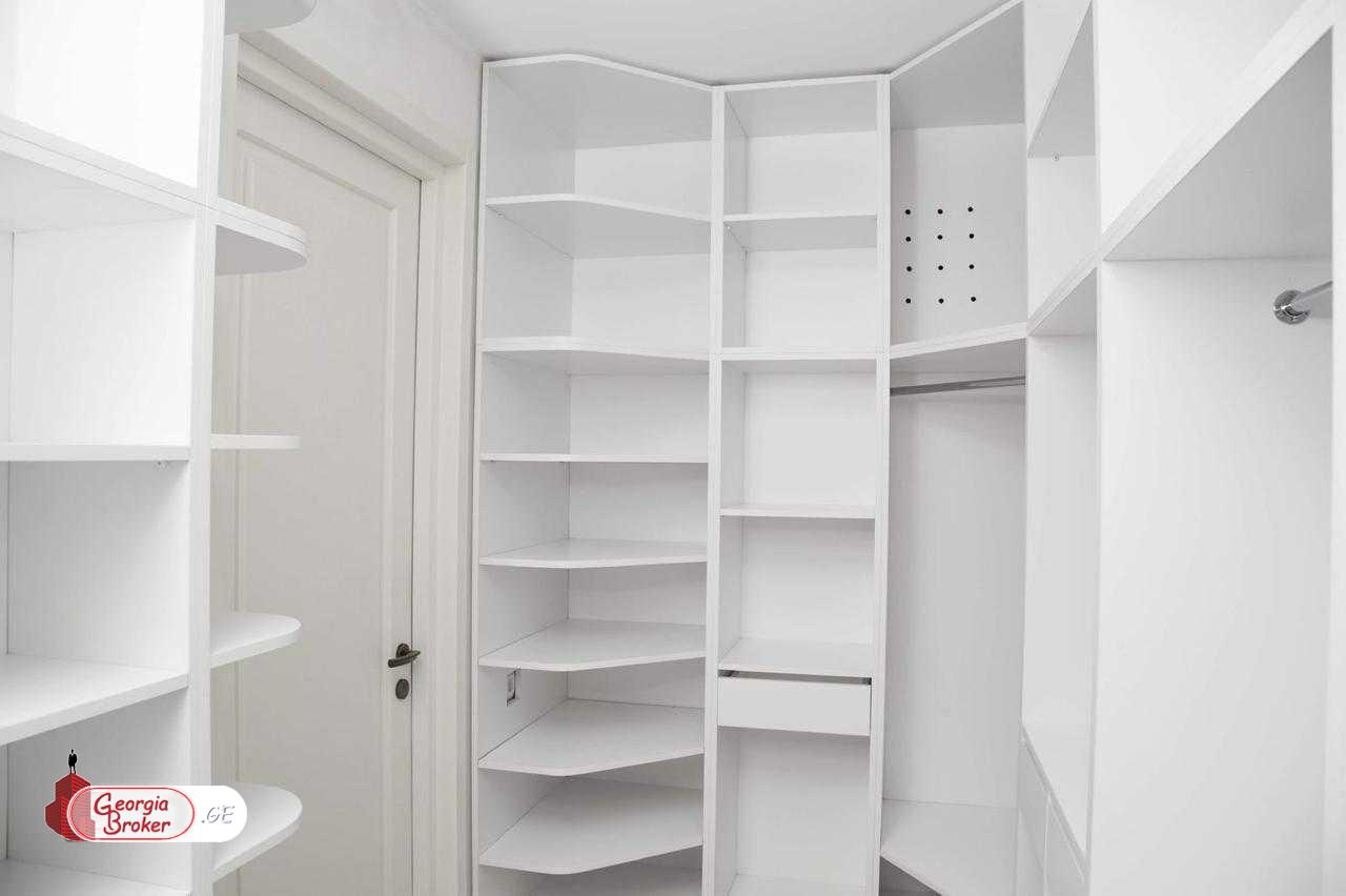 იყიდება ახალი გარემონტებული 9 ოთახიანი სახლი