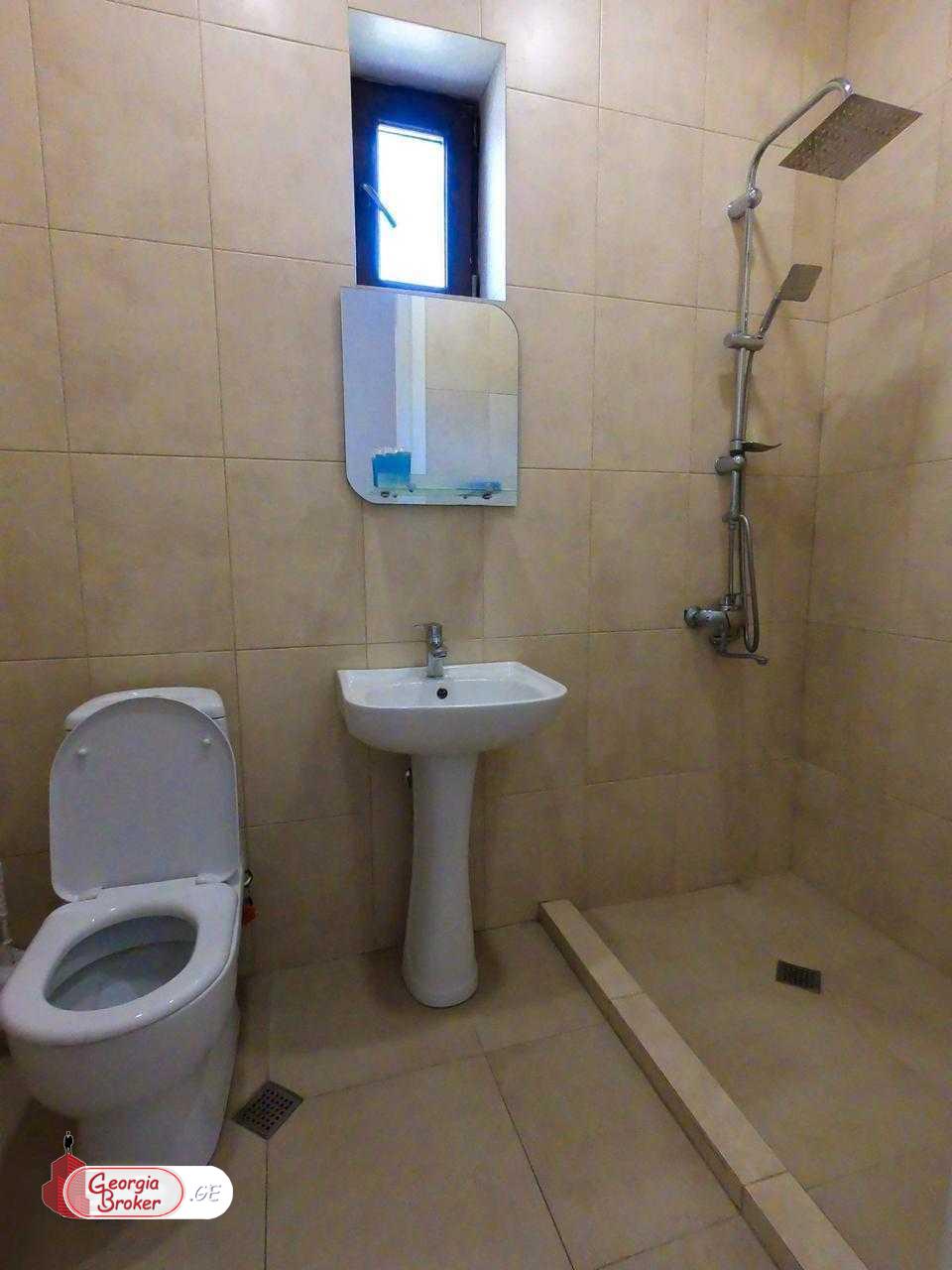 იყიდება ახალი გარემონტებული 9 ოთახიანი სახლი