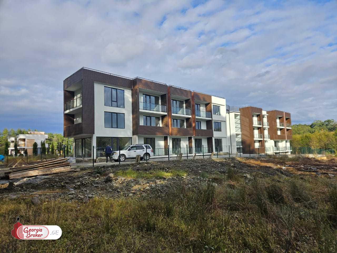 იყიდება ახალი გარემონტებული 25 ნომრიანი სასტუმრო