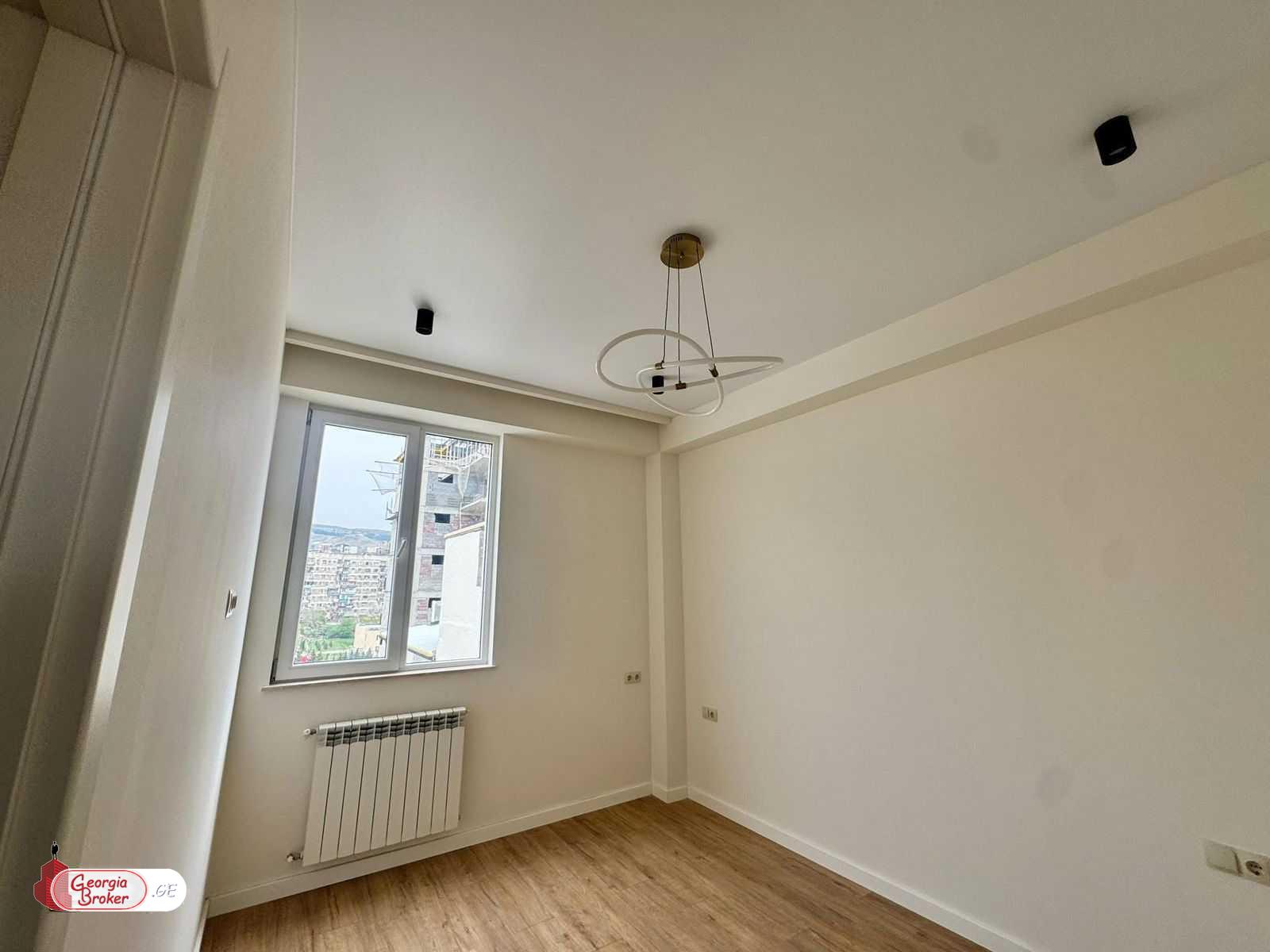 იყიდება ახალი გარემონტებული 4 ოთახიანი ბინა