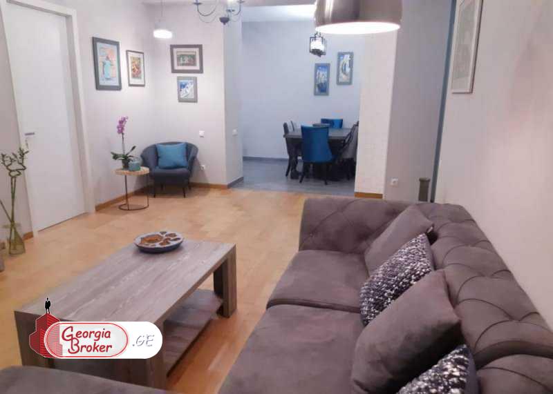 продается квартира с новым ремонтом 3-комнаты