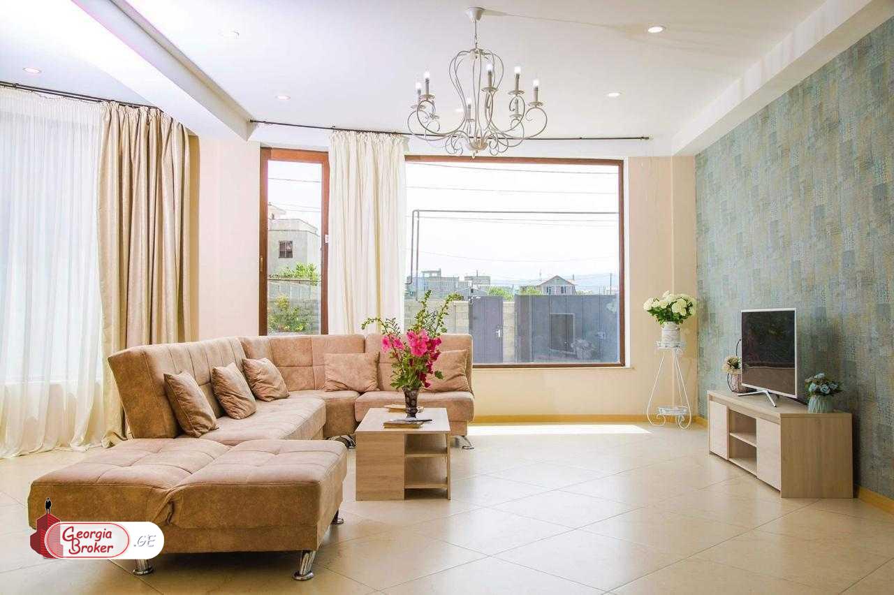 იყიდება ახალი გარემონტებული 9 ოთახიანი სახლი