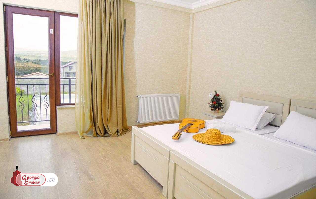 იყიდება ახალი გარემონტებული 9 ოთახიანი სახლი