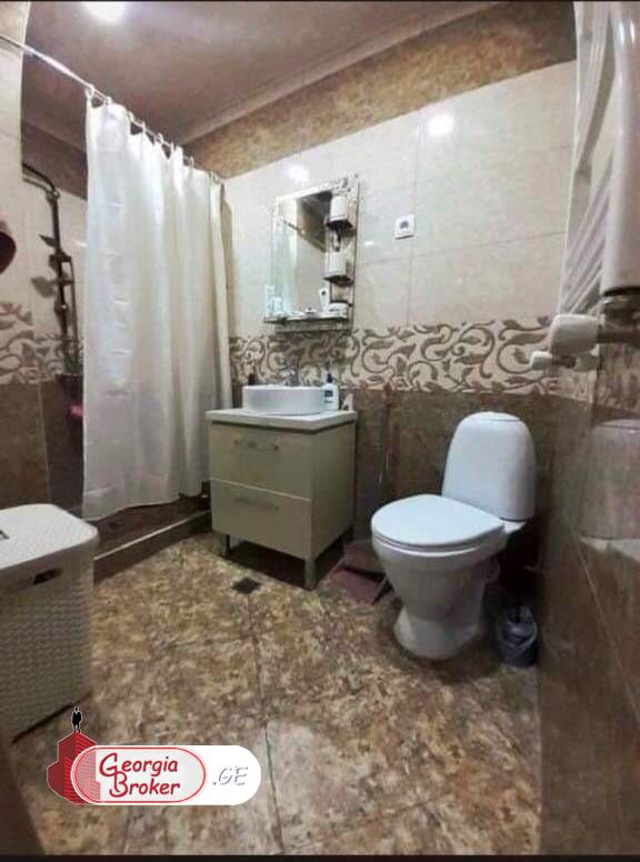 продается квартира с новым ремонтом 3-комнаты