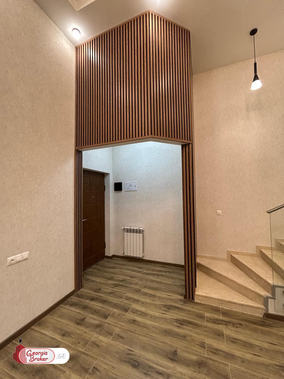 продается квартира с новым ремонтом 4-комнаты