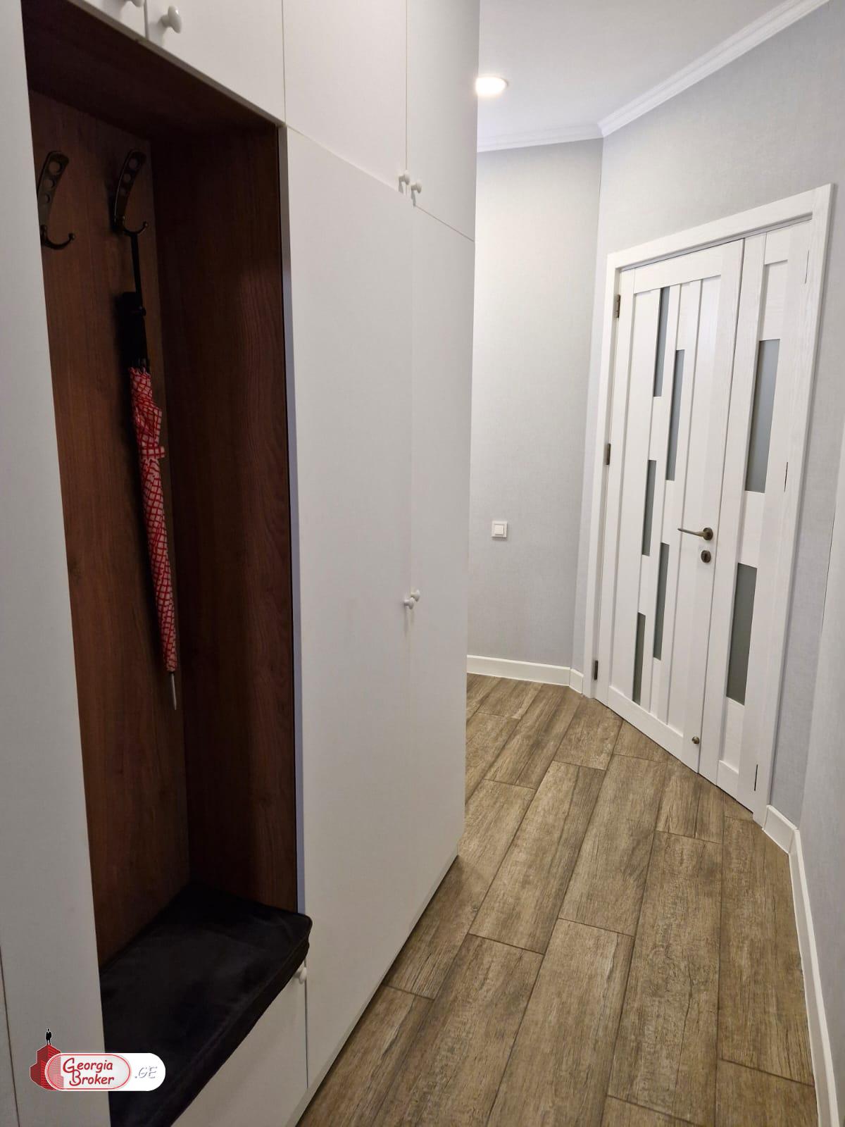 продается квартира с новым ремонтом 3-комнаты