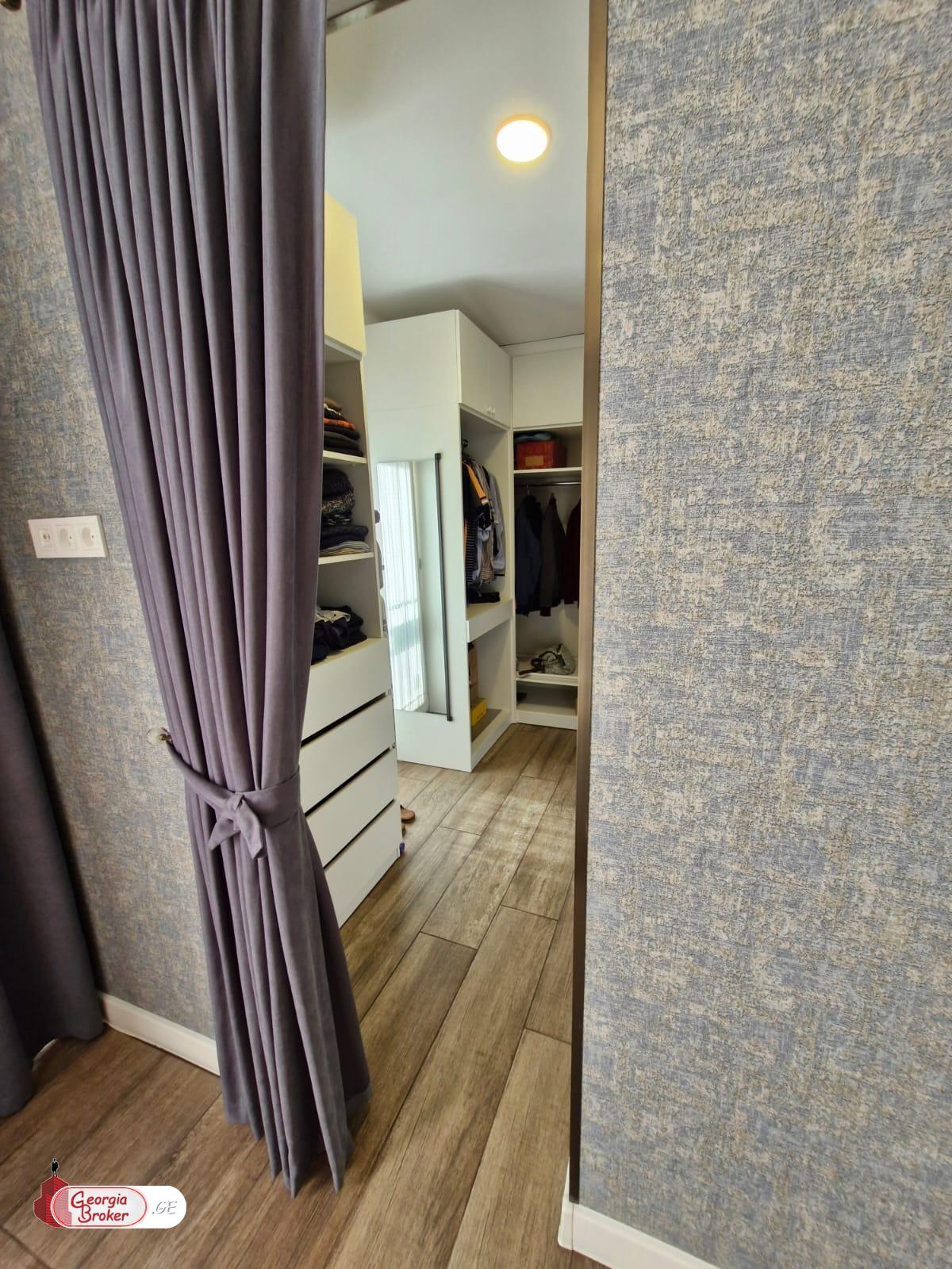 продается квартира с новым ремонтом 3-комнаты