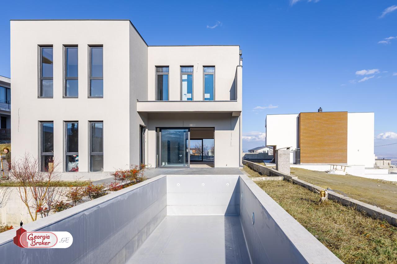 nearly repaired 5-room house for sale