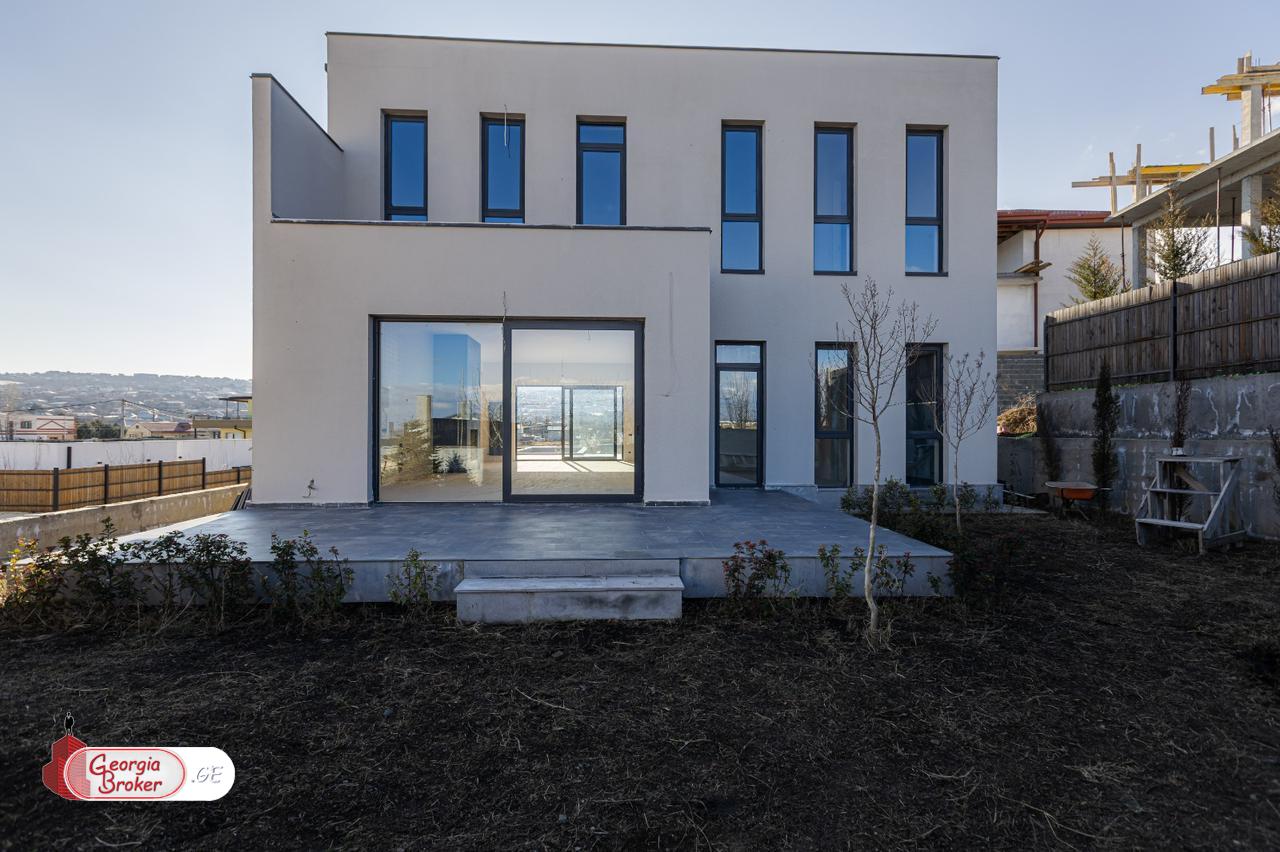 nearly repaired 5-room house for sale