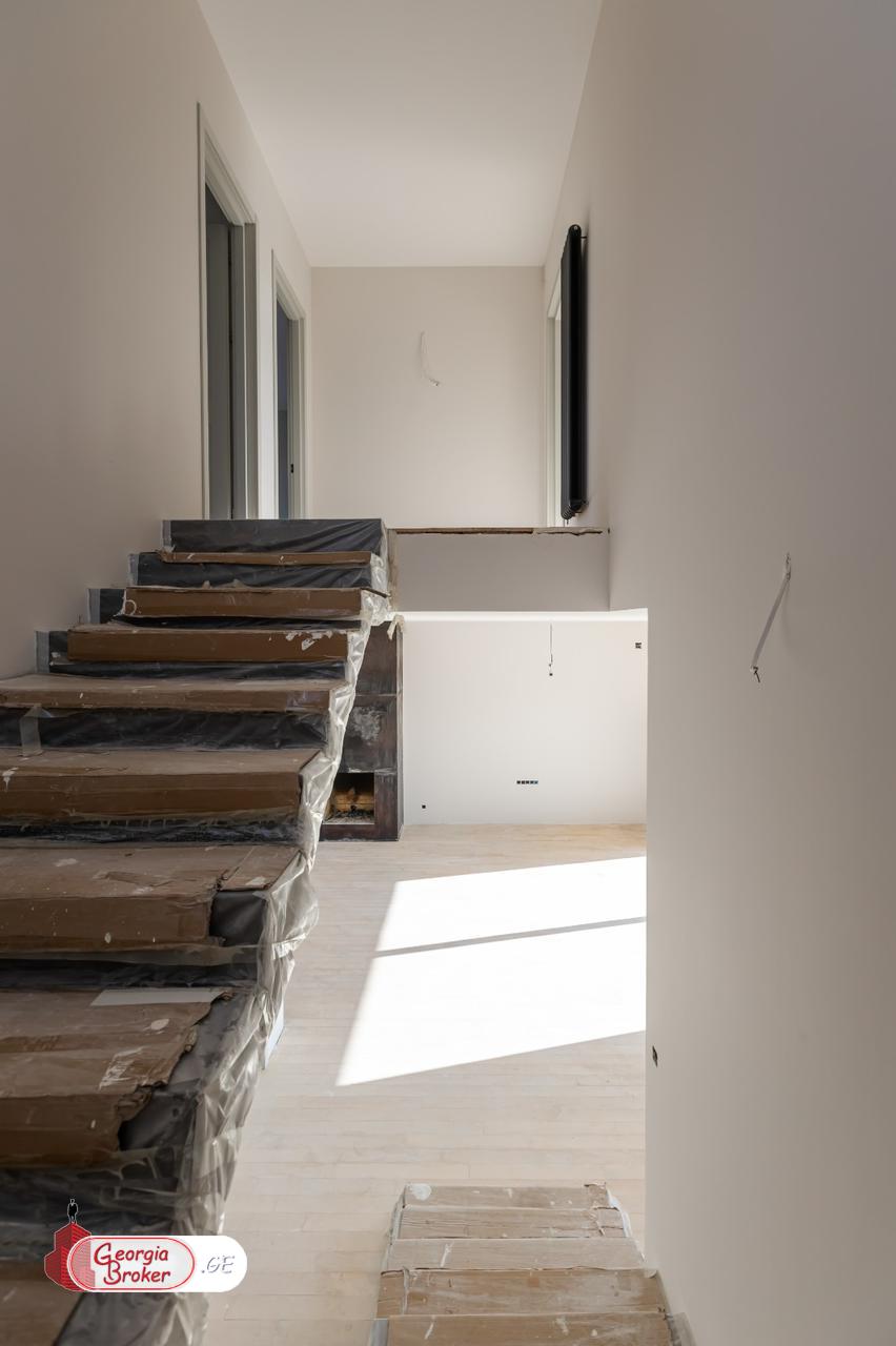 nearly repaired 5-room house for sale