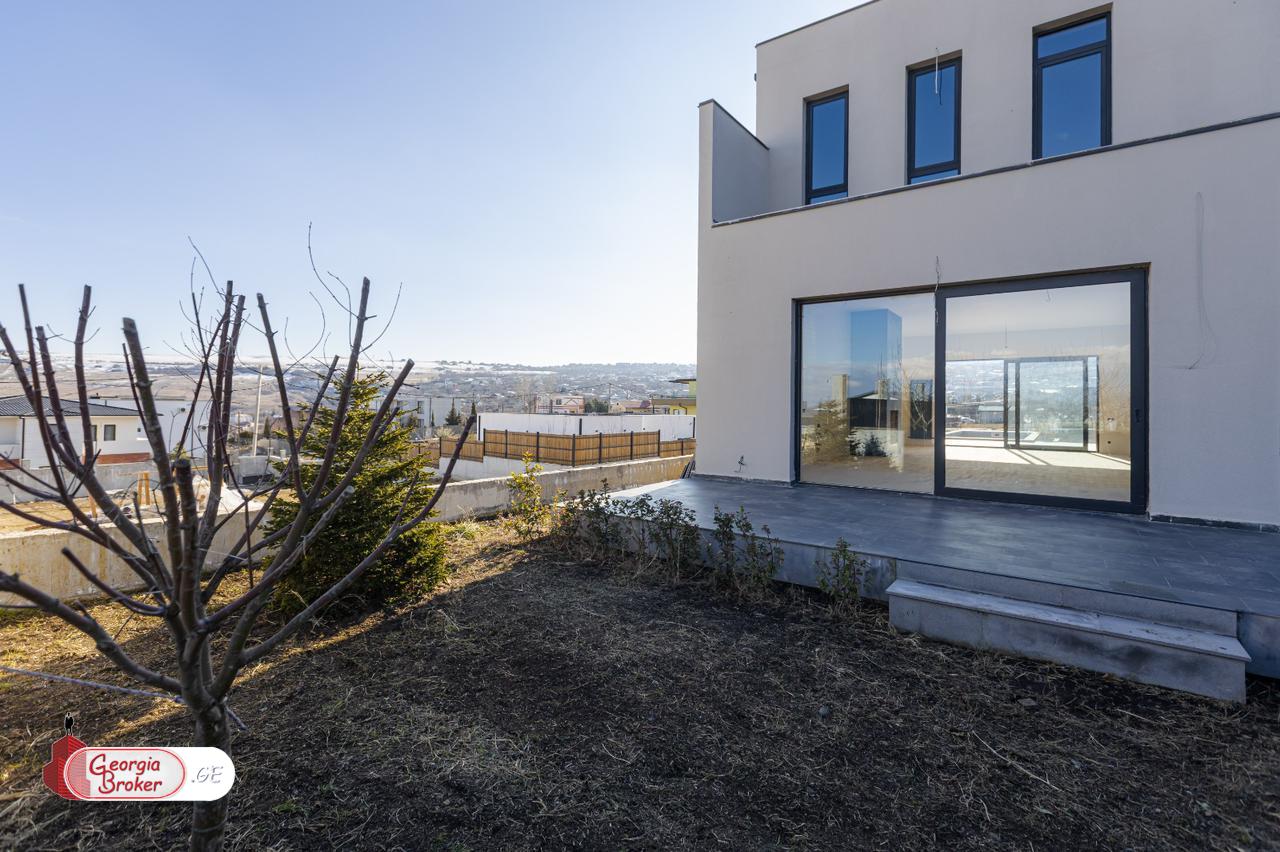 nearly repaired 5-room house for sale