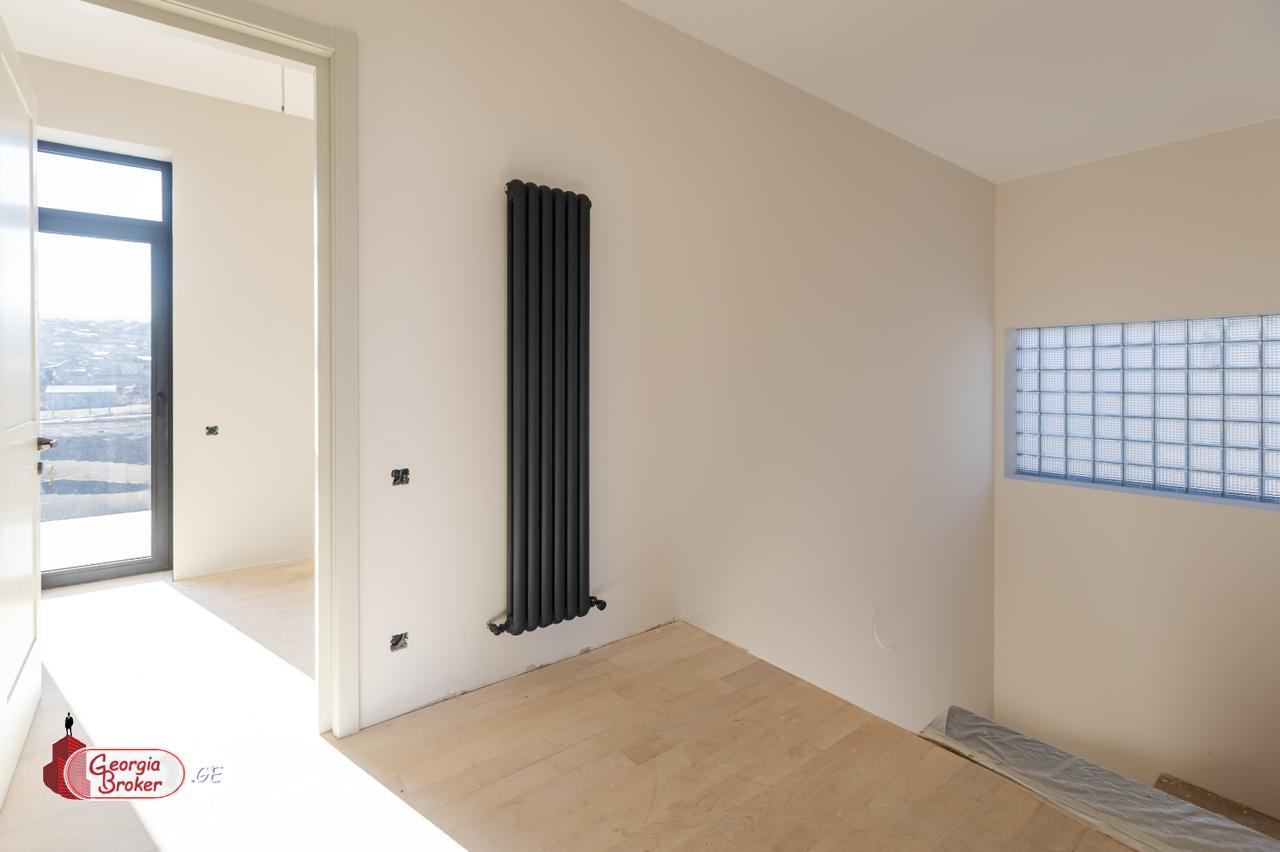 nearly repaired 5-room house for sale