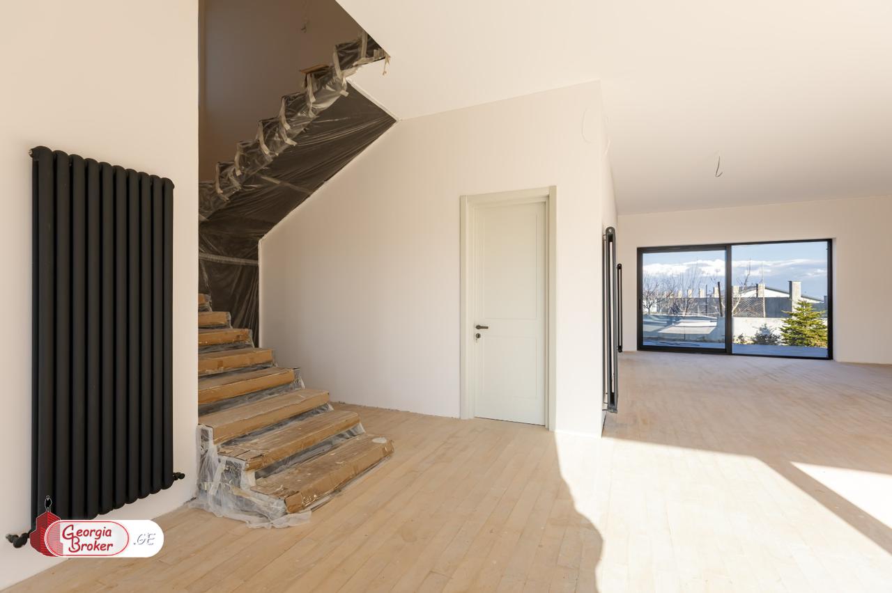 nearly repaired 5-room house for sale