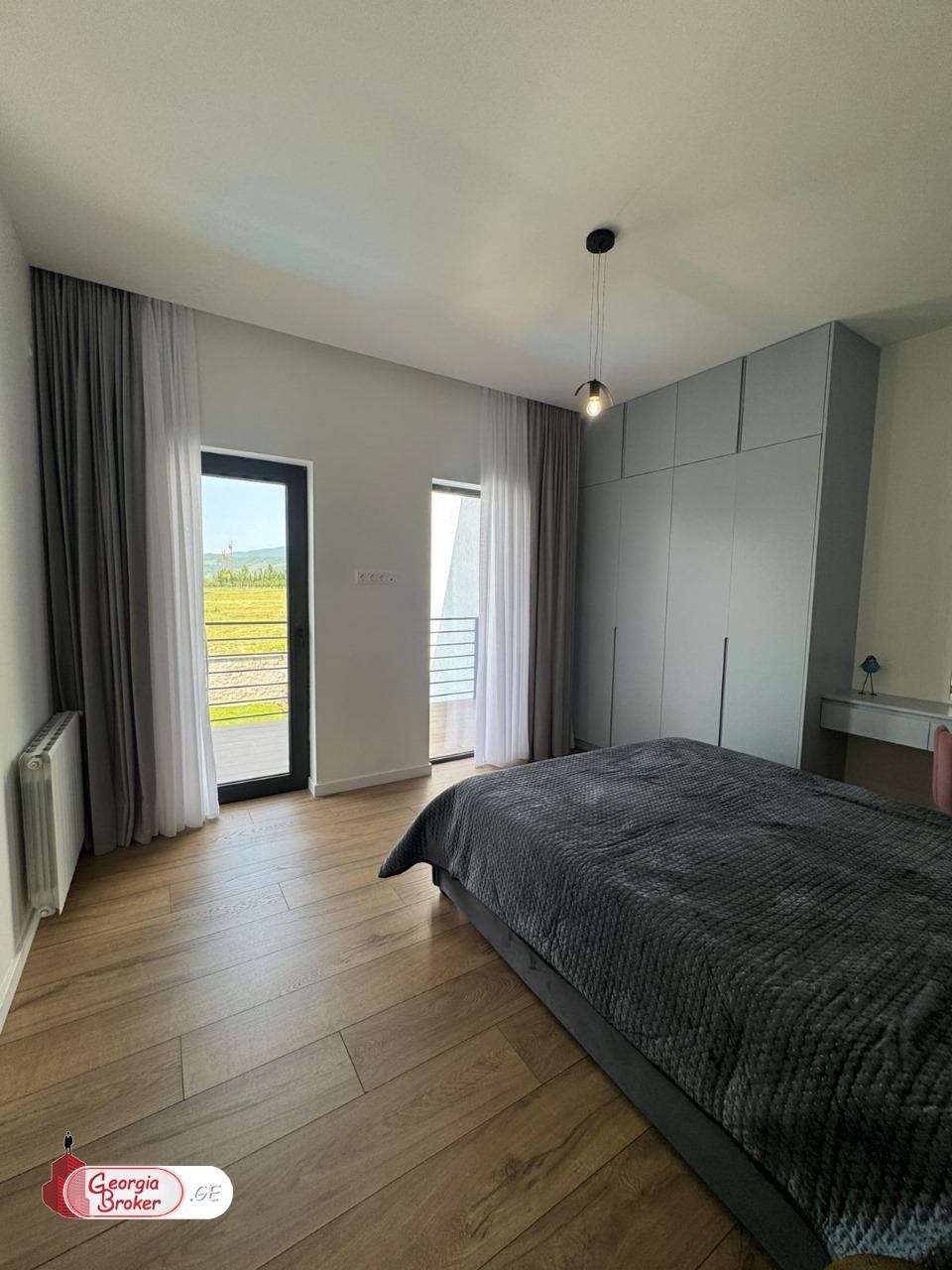 nearly repaired 8-room house for sale