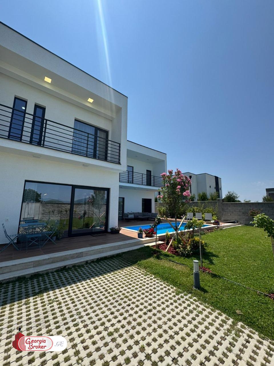 nearly repaired 8-room house for sale