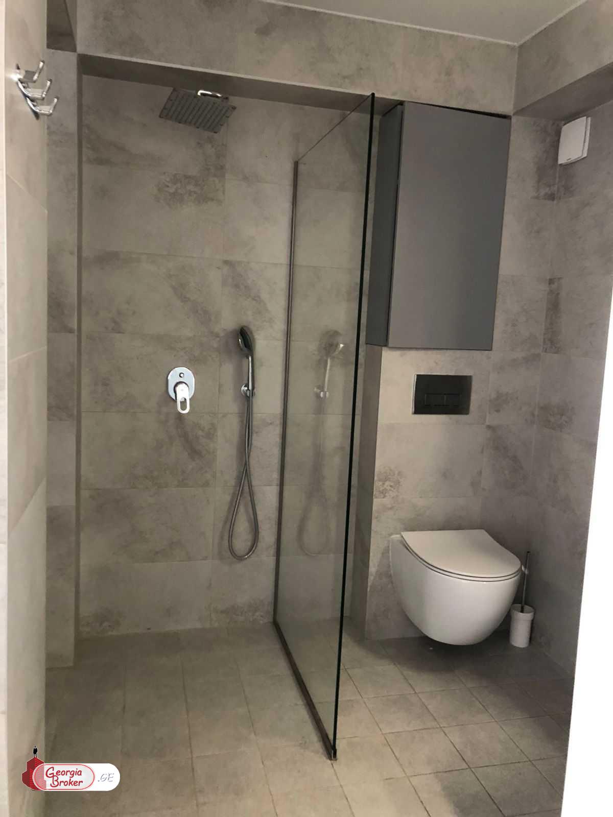 nearly repaired 8-room house for sale