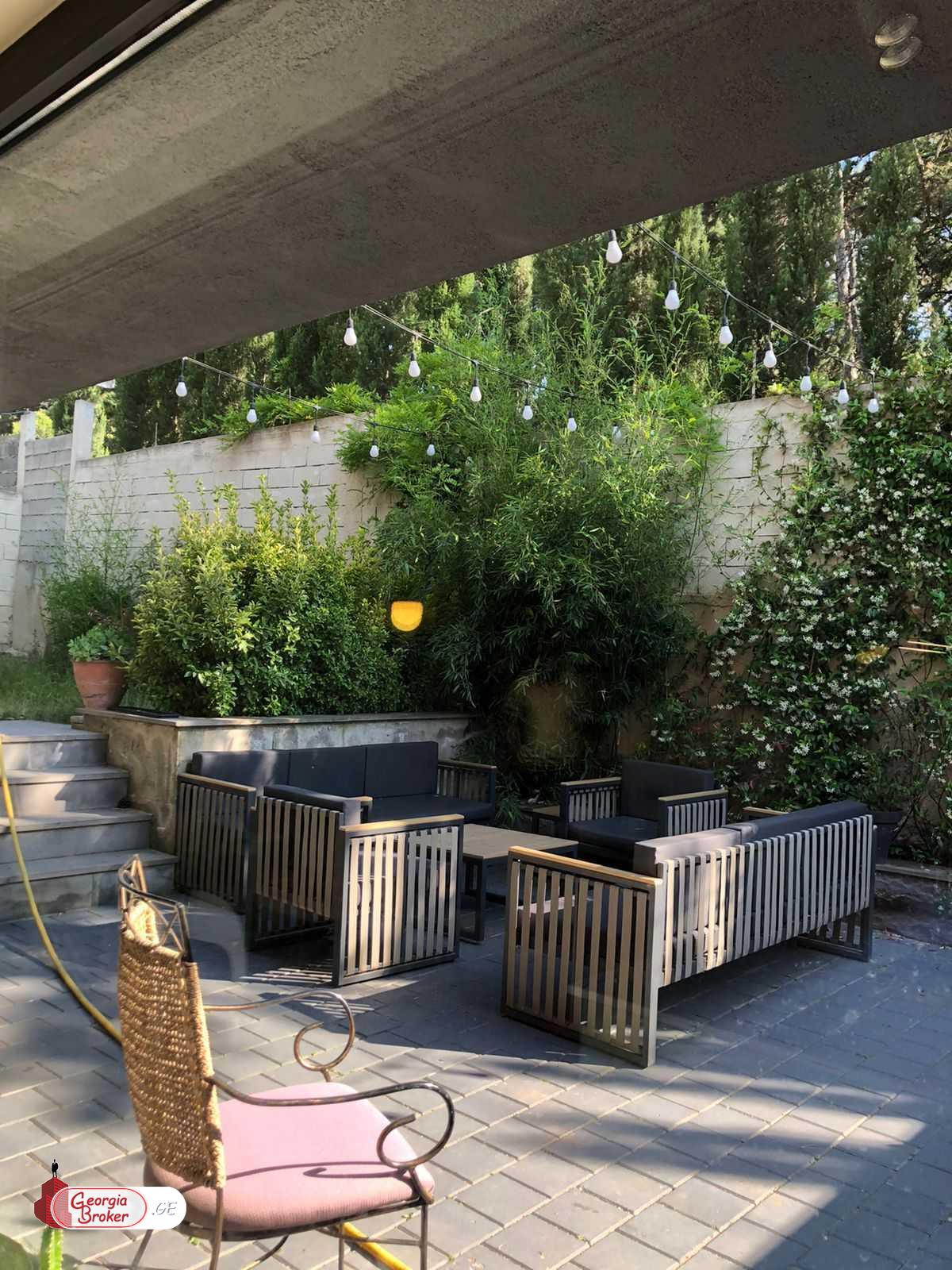 nearly repaired 8-room house for sale